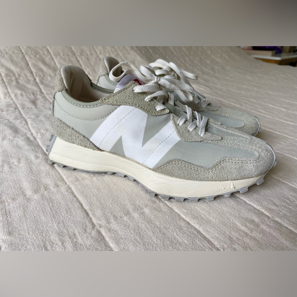 New Balance 327 Sneakers